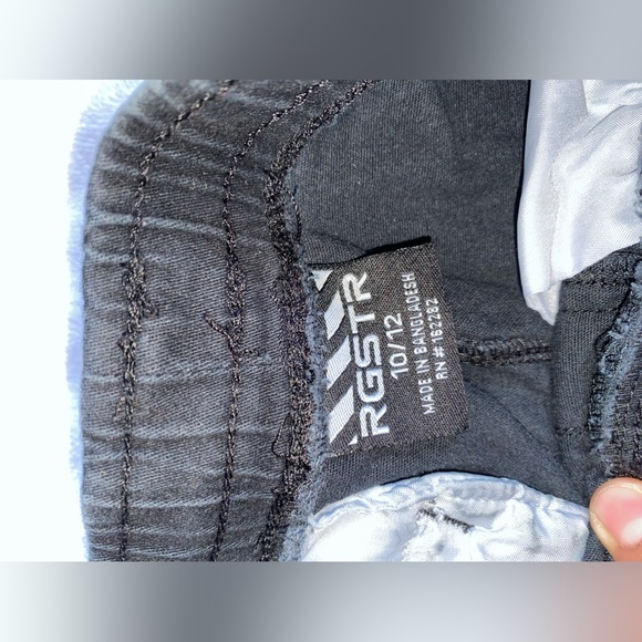 RGSTR…boy's pants in size 10/12 - Picture 3 of 5